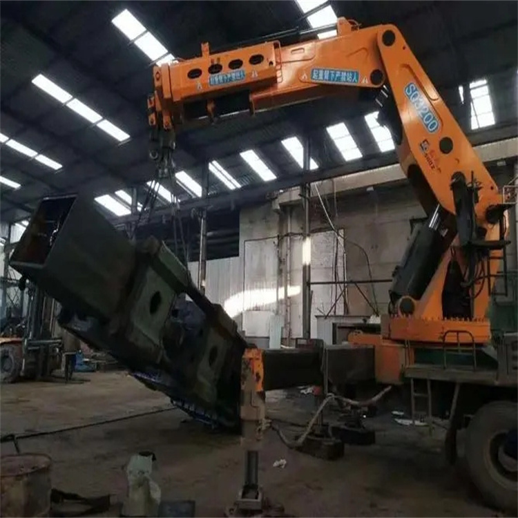 荔波130吨折臂吊车出租吊机租赁附近电话