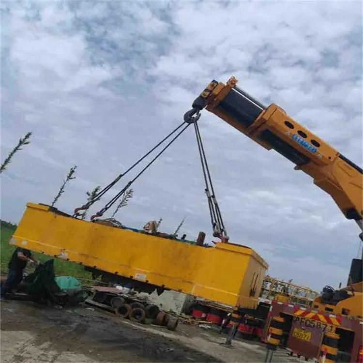 荔波随车吊吊集装箱怎么吊